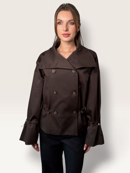 Detaliu nasturi geaca maro oversized Dahlia